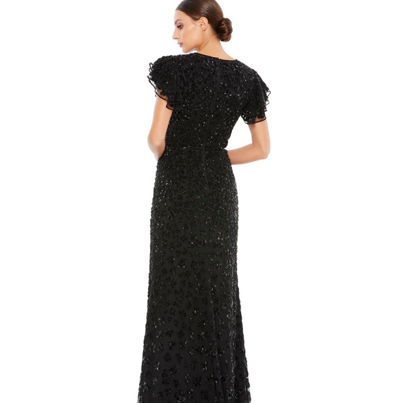 Mac Duggal | BLACK HIGH NECK FLUTTER CAP SLEEVE GOWN | Size 6 - Picture 3 of 5